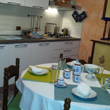 לינה וארוחת בוקר Via Spalti 52